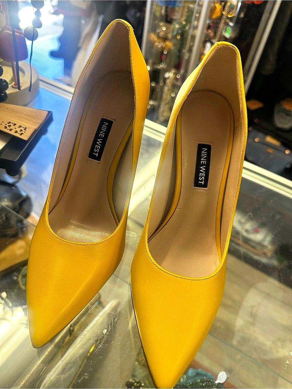 Nine West Fresh Pointy Toe Pumps Pointed Toe Heels in Yellow Like New 100% Lea
